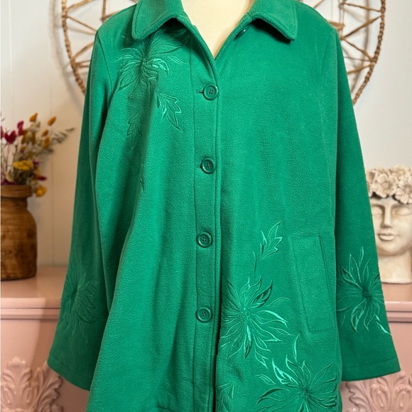 Susan Graver Jackets & Blazers - Women’s Susan Graver XL Green fleece Button-Up Coat with Floral‎ Embroidery